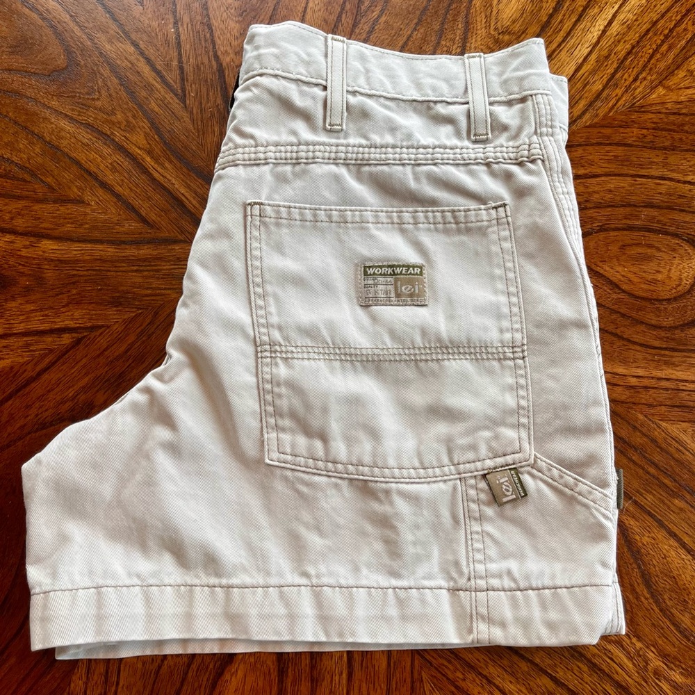 LEI Women's Cargo Shorts in Cream